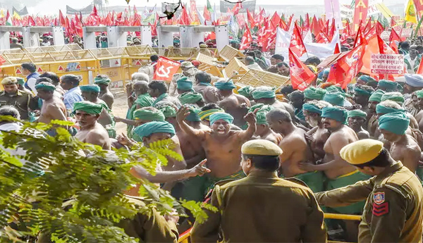 నిరసన వెల్లువెత్తింది...