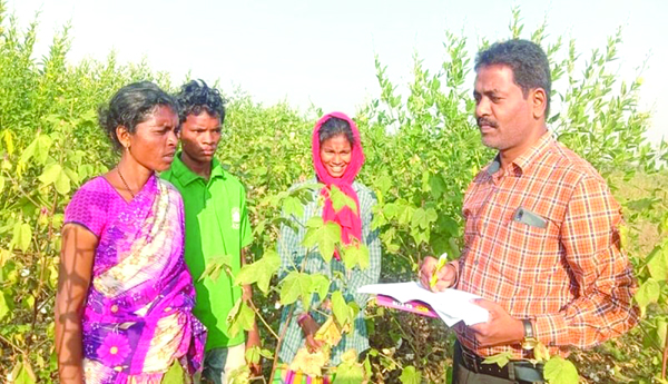 రైతు కుటుంబాల్లో వెలుగులు నింపుతూ..