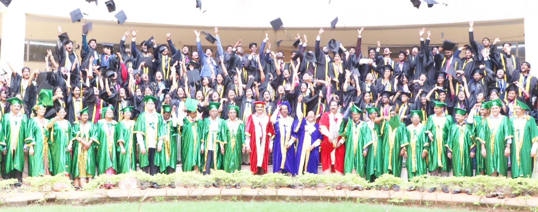 ఘనంగా వైద్యుల స్నాతకోత్సవం