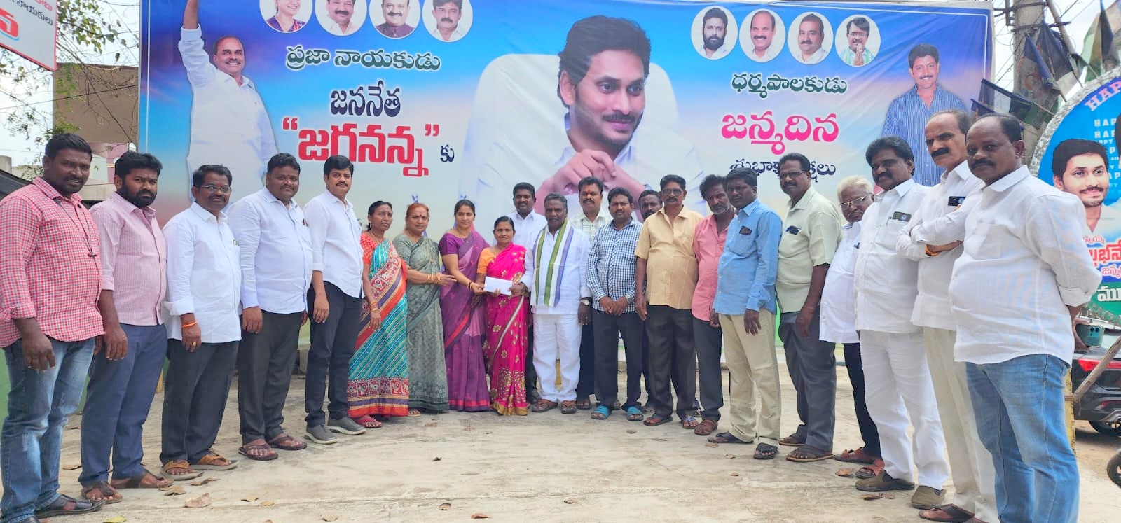 రోగి వైద్యానికి వంశీ 50 వేలు ఆర్థిక సహాయం.