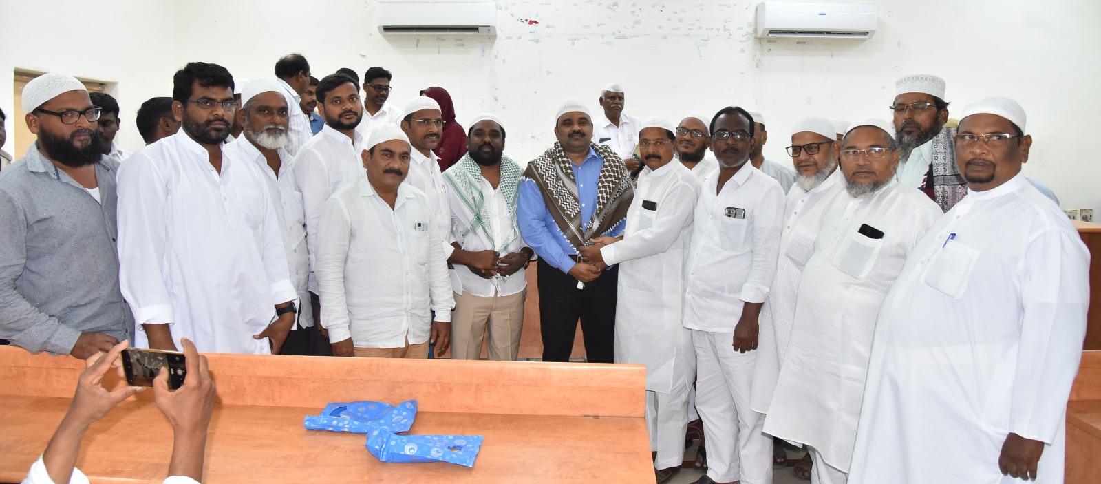 మసీదుల వద్ద మౌలిక వసతులు కల్పించాలి : కలెక్టర్‌