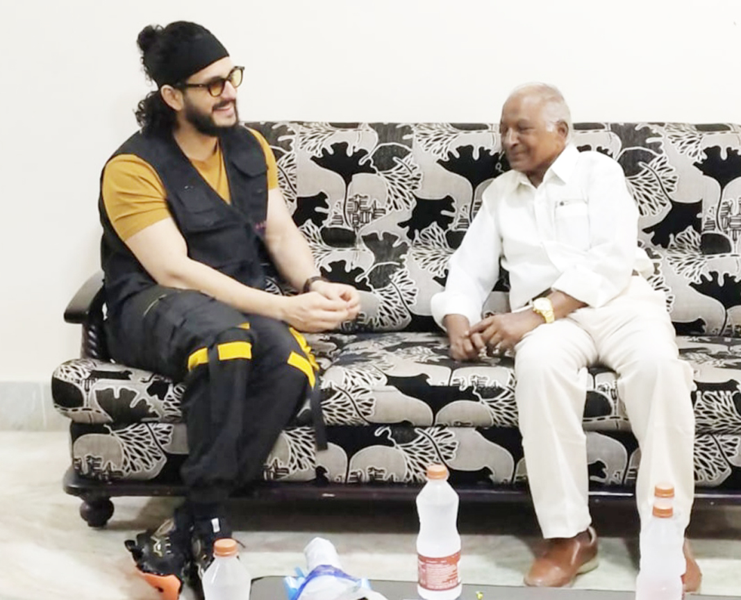 ఉషారామలో హీరో అఖిల్‌ సందడి