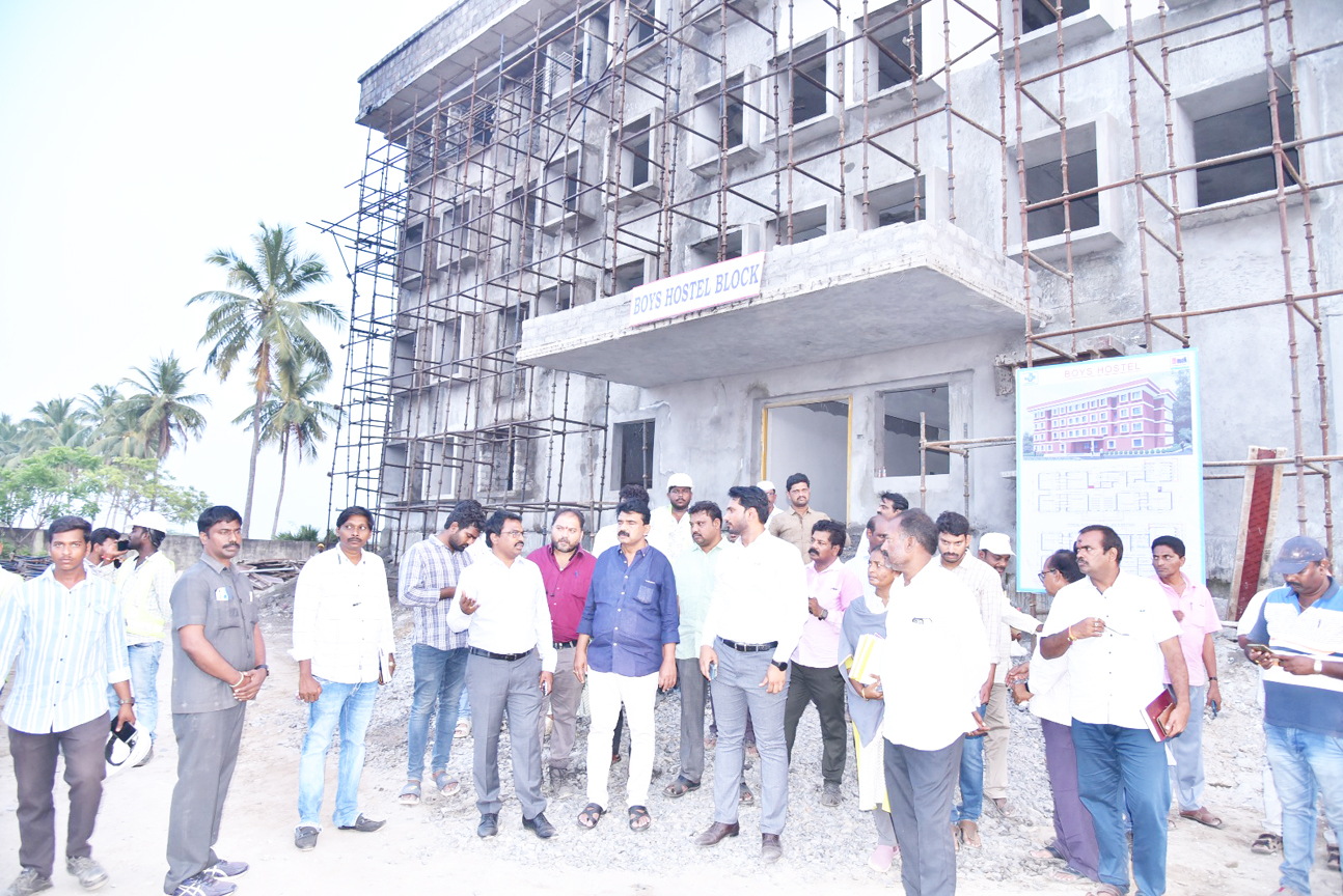 మెడికల్‌ కళాశాల పనులు వేగంగా పూర్తి చేయాలి : రాజబాబు