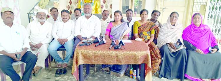 విలేకరుల సమావేశంలో మాట్లాడుతున్న మున్సిపల్‌ చైర్‌పర్సన్‌ డిఎన్‌ ఇంద్రజ