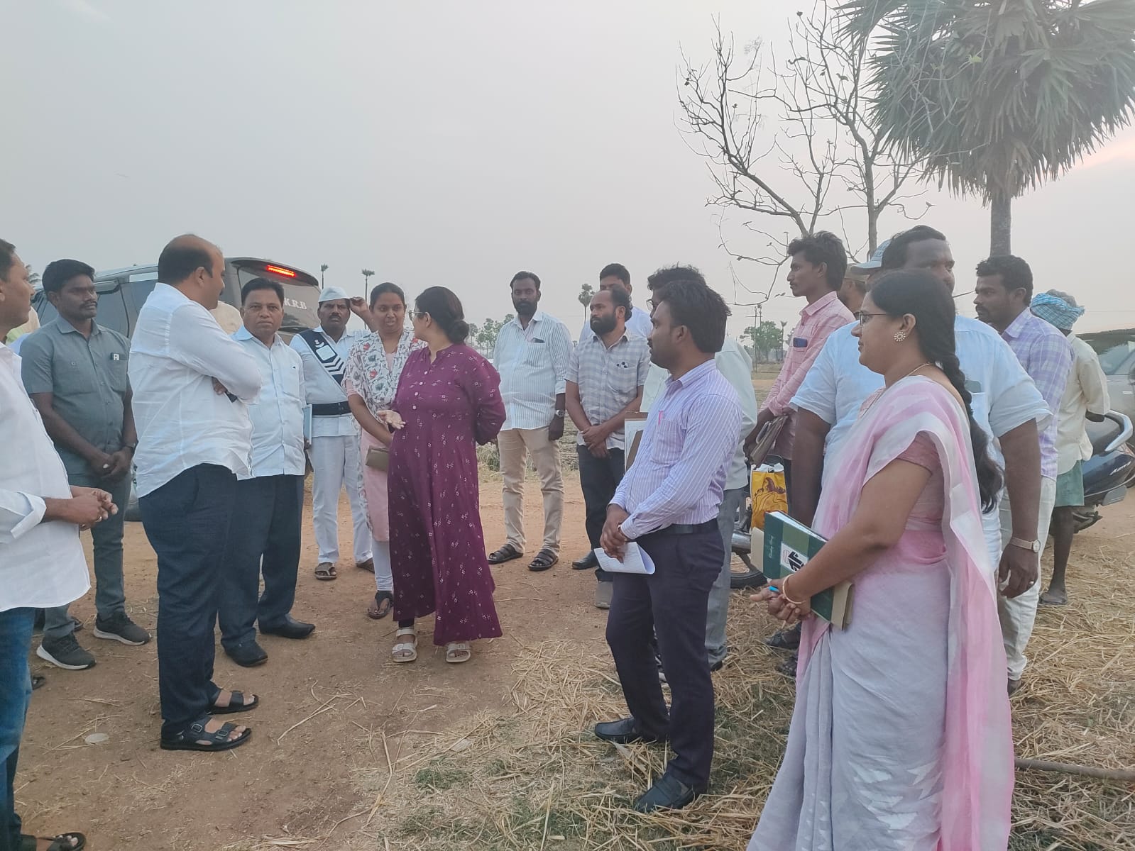 గృహ నిర్మాణాలు వేగంగా జరిగేలా చూడాలి