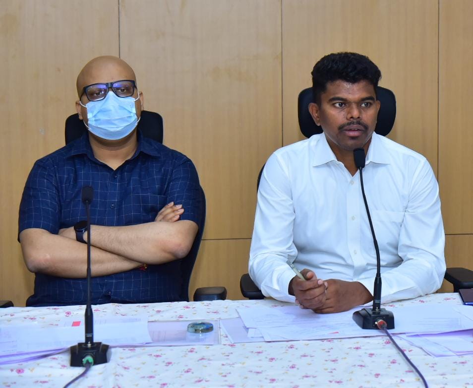 అధికారులు సమన్వయంతో పనిచేయాలి : కలెక్టర్‌