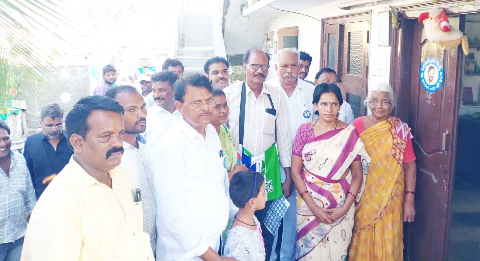పేదల సంక్షేమానికి ప్రభుత్వం ప్రాధాన్యత : వైసిపి