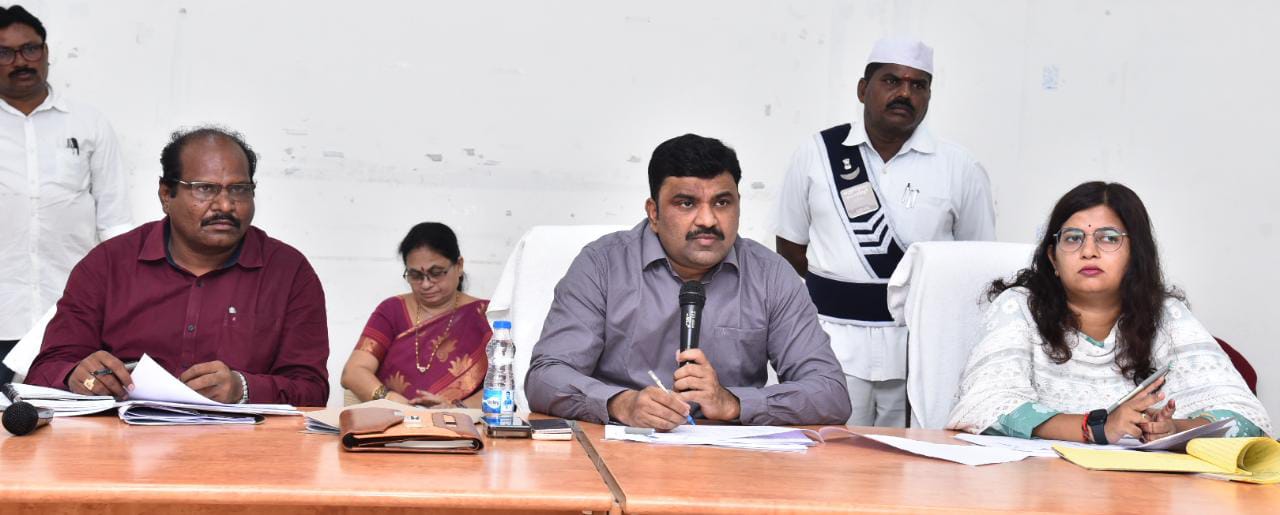 రీ సర్వే పూర్తయిన 102 గ్రామాల్లో రాళ్లను పాతాలి : కలెక్టర్‌