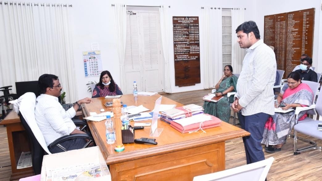 ధాన్యం కొనుగోలులో సమస్యలు పరిష్కరించాలి : కలక్టర్‌