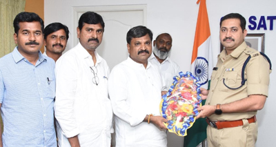 నియమించండి