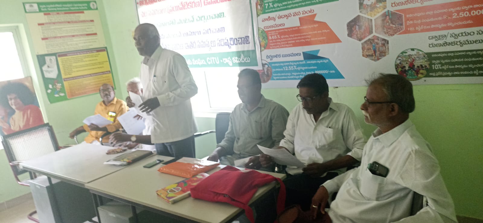 సహకార సంఘాల ప్రయివేటీకరణకు కుట్ర