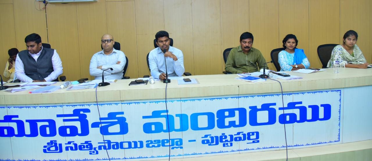 నిర్లక్ష్యం వహిస్తే చర్యలు : కలెక్టర్‌