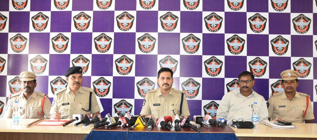 క్రికెట్‌ బెట్టింగ్‌ జూదరులు అరెస్టు
