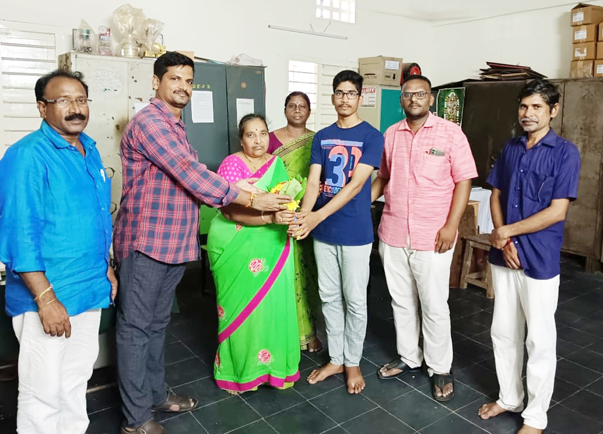 ప్రభుత్వ పాఠశాల విద్యార్థులకు మొదటి స్థానం