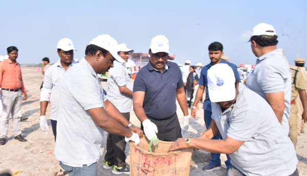 collector-clean--in-beach