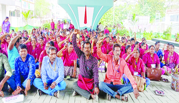 A-knife-on-the-neck-of-Sulabh-workers-in-TTD