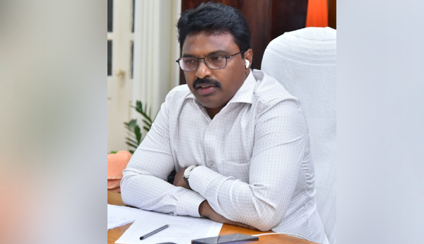 Honors-should-be-held-grandly-for-students-Collector