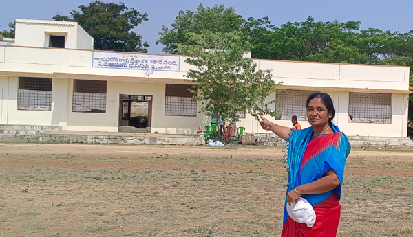 parakala-sunita-on-stadium