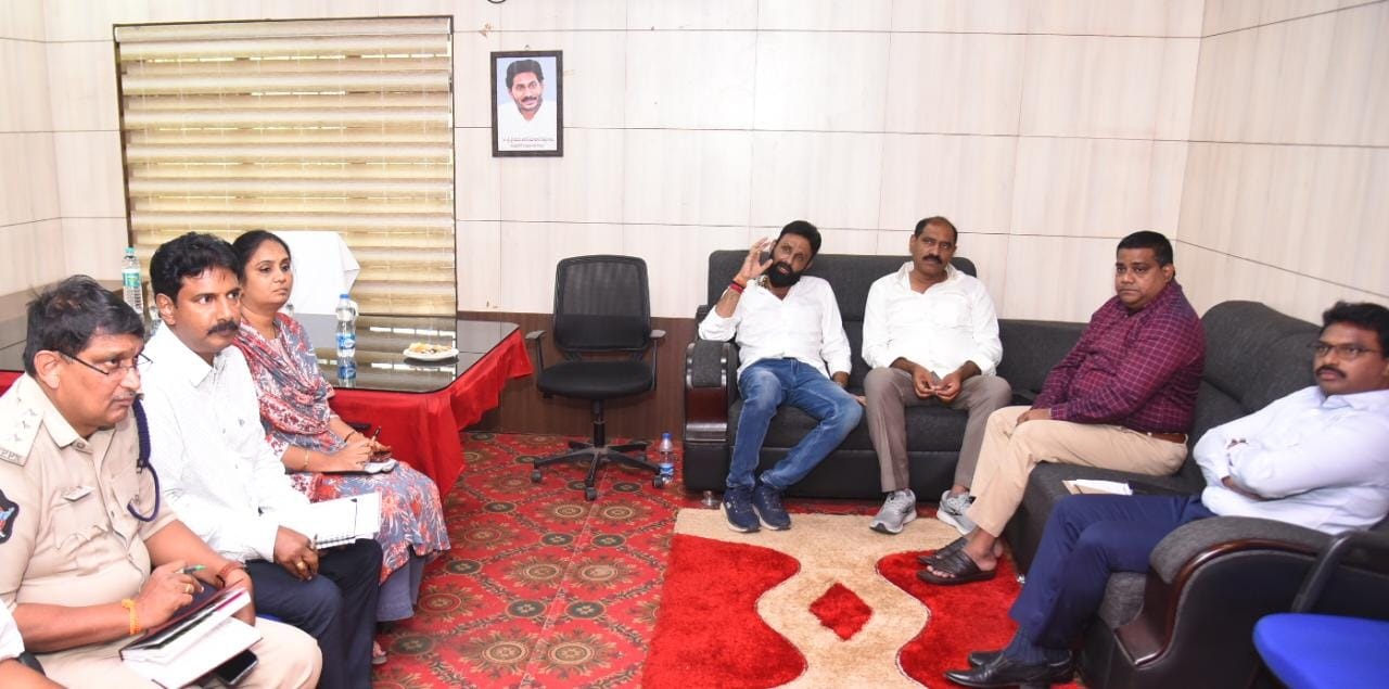 ముఖ్యమంత్రి పర్యటనపై కలెక్టర్‌ సమీక్ష
