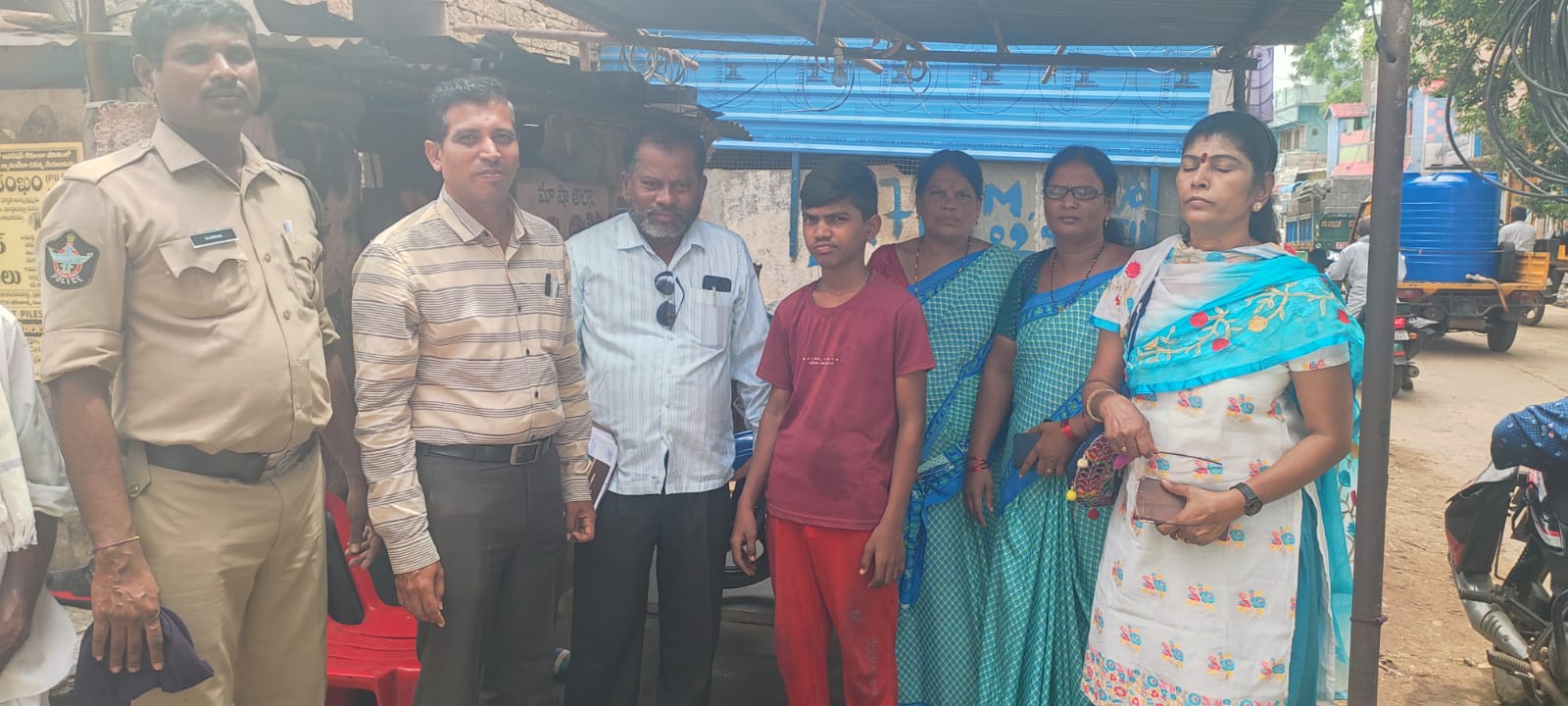 కౌన్సిలింగ్‌ నిర్వహిస్తున్న లేబర్‌ అధికారులు