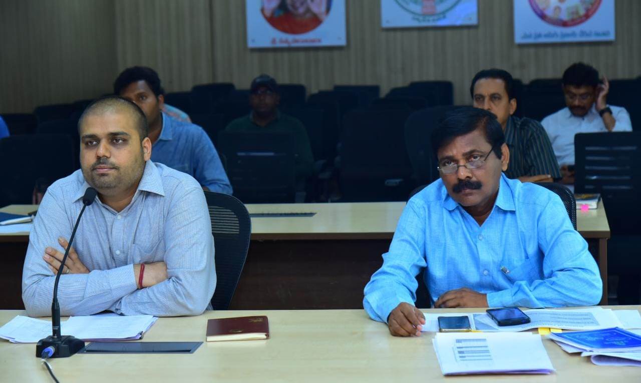 వేగవంతంగా రీసర్వే పనులు