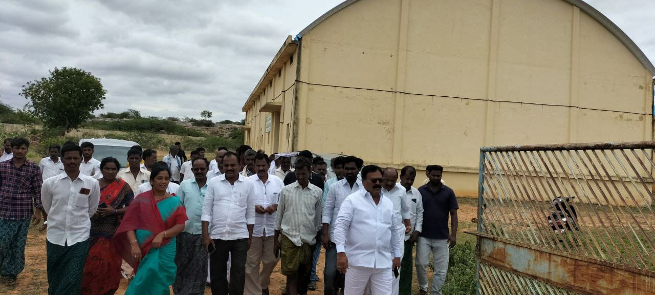 టిడిపి బస్సు యాత్రతో వైసిపిలో వణుకు