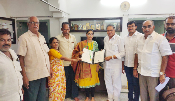 budda-venkanna-wishes-to-btech-student