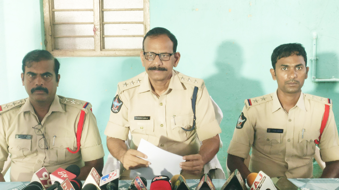 అత్యాచార నిందితులు అరెస్టు