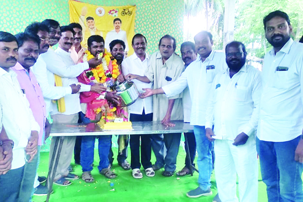 ఘనంగా ఫణి పుట్టినరోజు