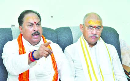 పవన్‌ కళ్యాణ్‌ పై మంత్రుల ఫైర్‌