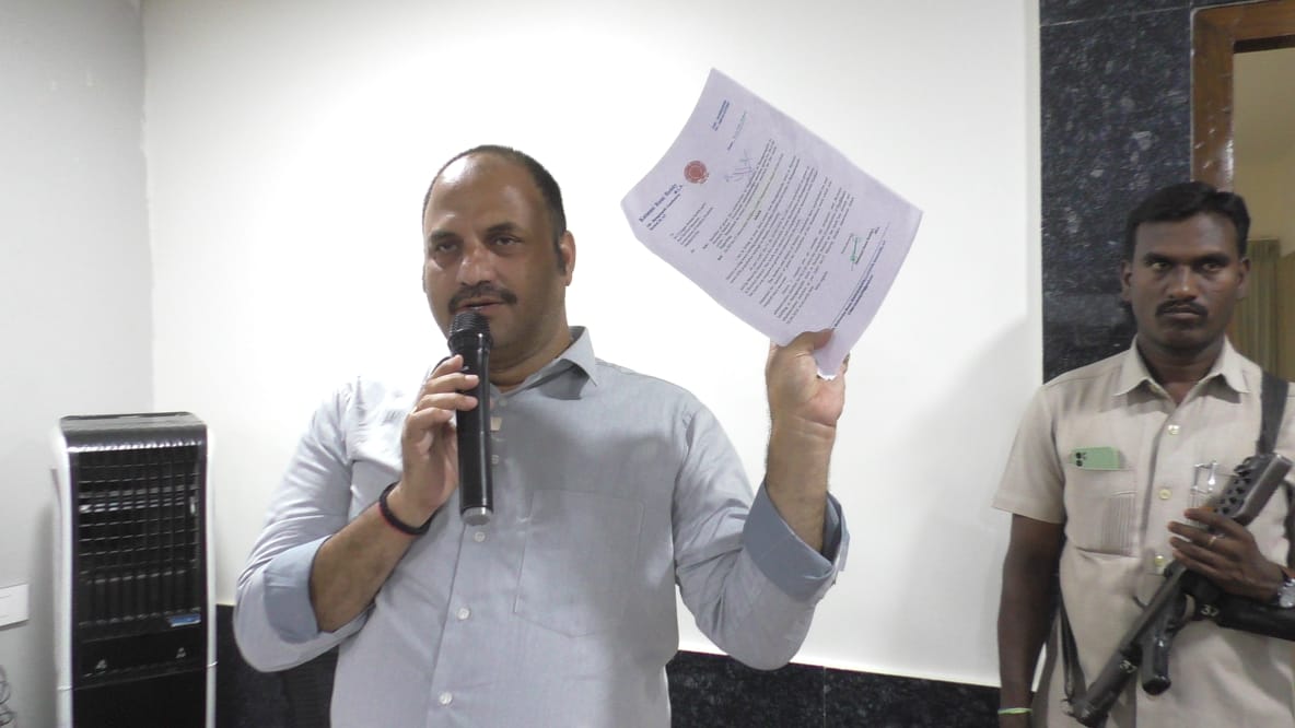 సమావేశంలో మాట్లాడుతున్న ఎమ్మెల్యే కాటసాని రామిరెడ్డి 