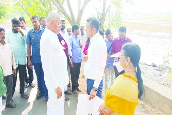 చోడవరంలో భూసర్వే పనుల పరిశీలన