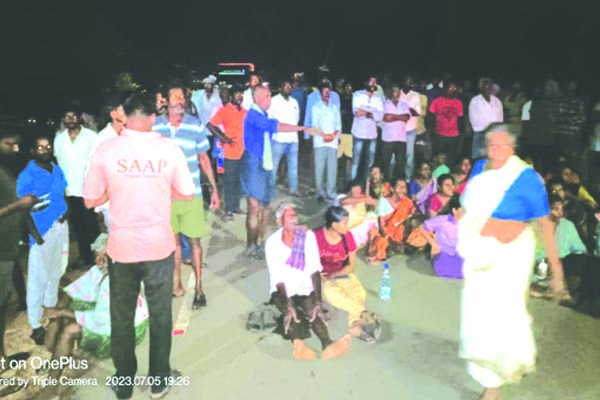  కోటిపల్లి లో రోడ్డు ప్రమాదం