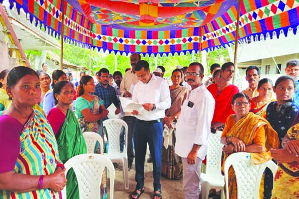  'జగనన్న సురక్ష'లో అర్హులకు ధృవపత్రాలు