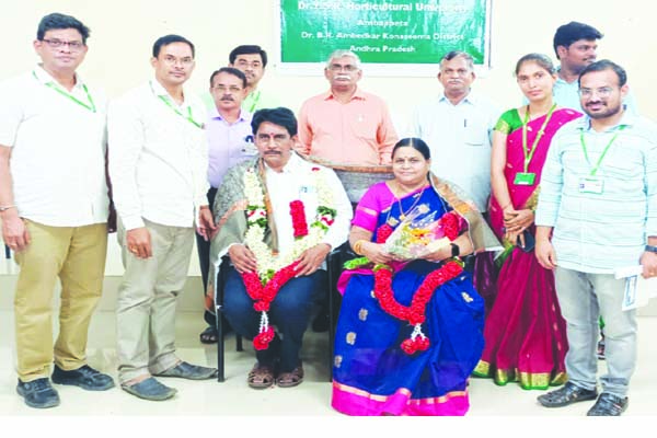 ఉద్యోగ విరమణ చేసిన శ్రీనివాసులకు సత్కారం