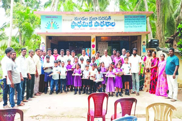 విద్యాభివృద్ధికి సేవా సంస్థలు తోడ్పడాలి