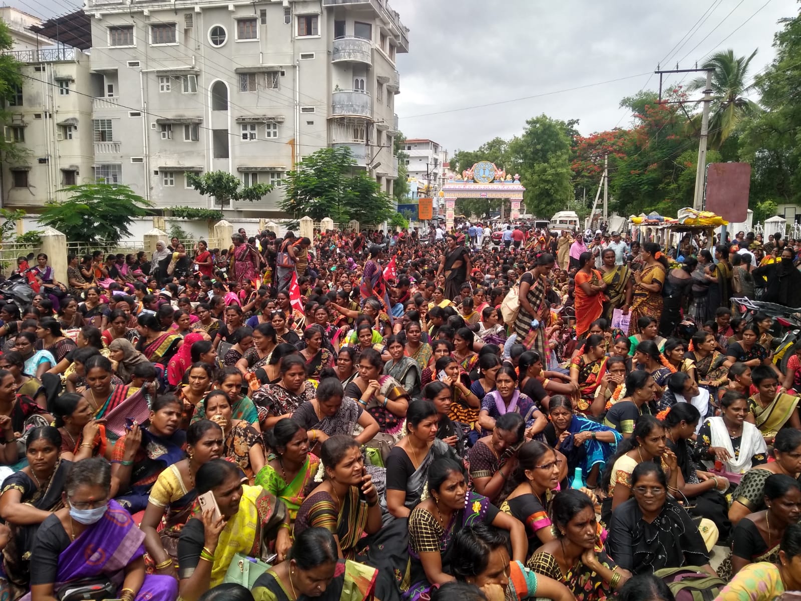 అంగన్‌వాడీల నిరసనాగ్రహం