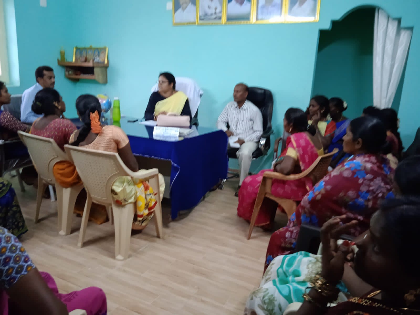 సమావేశంలో మాట్లాడుతున్న ఎంపిపి శ్రీదేవి రవికుమార్‌