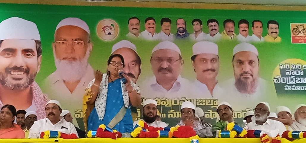 కార్యక్రమంలో మాట్లాడుతున్న ఫర్వీన్‌తాజ్‌