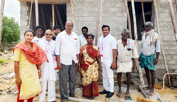 జగనన్న కాలనీల్లో మౌలిక వసతులు కరువు