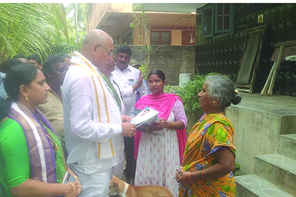 నెలపర్తిపాడులో మంత్రి వేణు పర్యటన