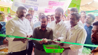 రైతు బజార్‌లో బియ్యం విక్రయ కేంద్రాన్ని ప్రారంభిస్తున్న జెసి ఫర్మాన్‌ అహ్మద్‌ఖాన్‌
