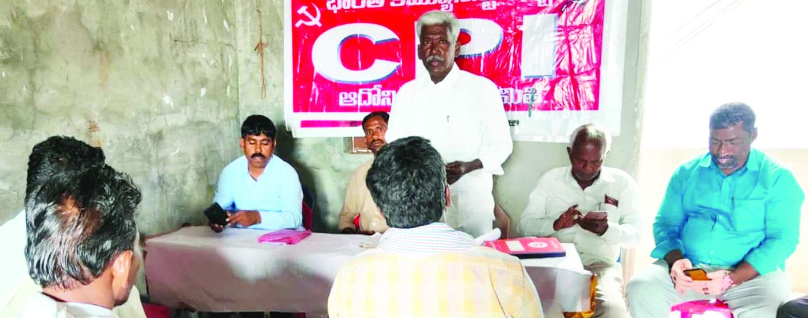 సమావేశంలో మాట్లాడుతున్న నాయకులు