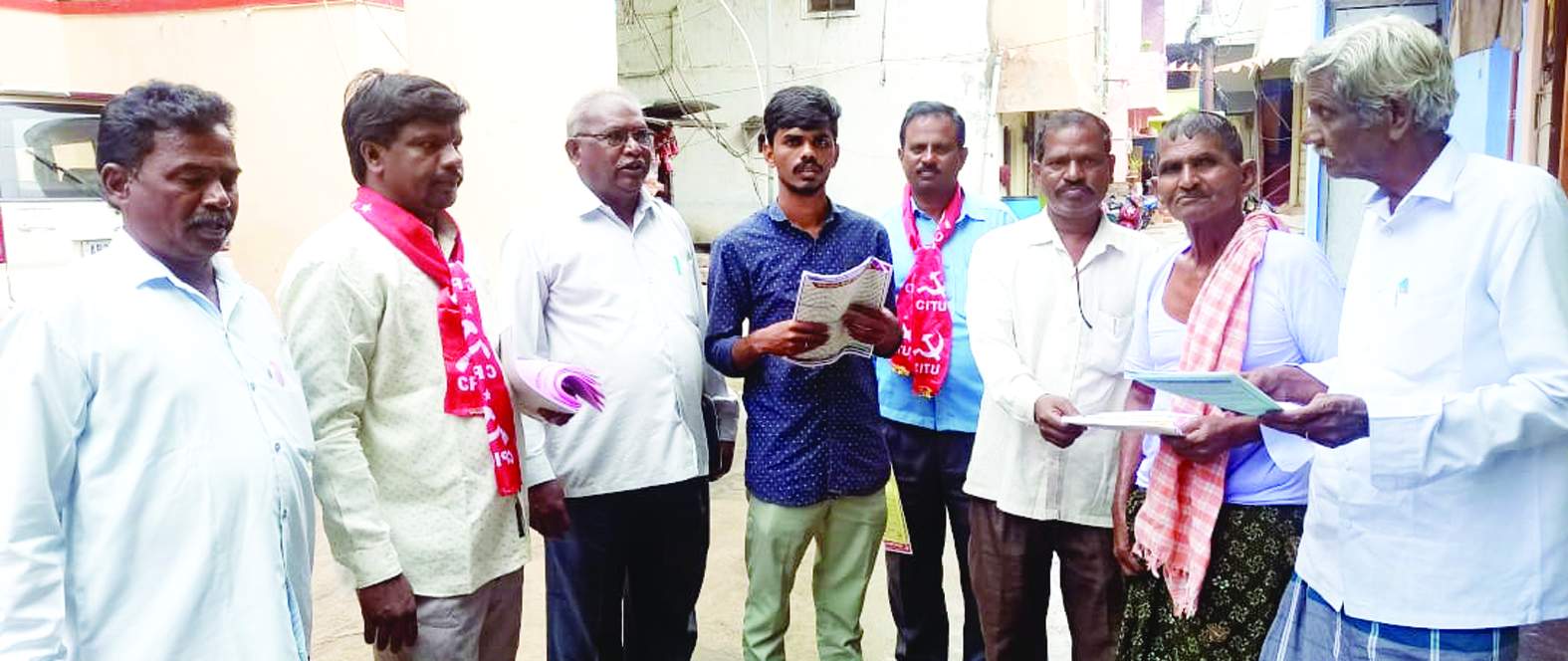 ఆదోనిలో మాట్లాడుతున్న రామాంజనేయులు