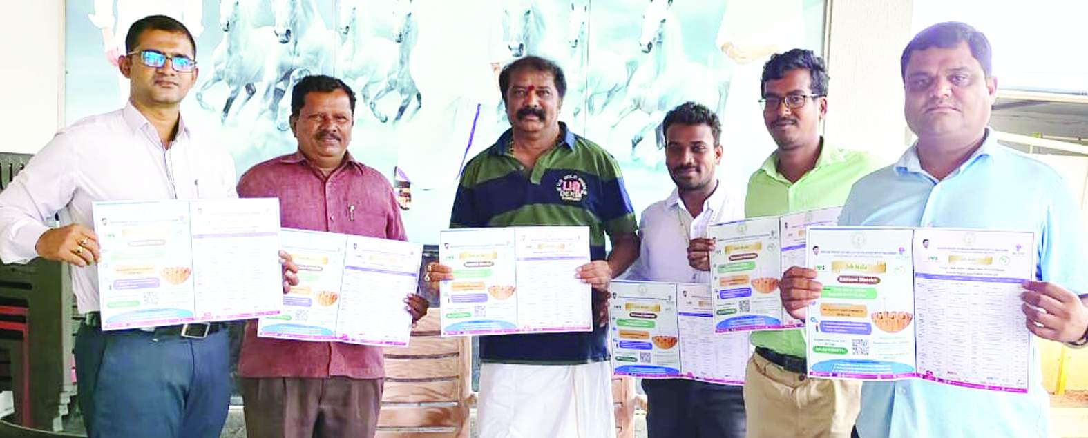 జాబ్‌ మేళా కరపత్రాలను విడుదల చేస్తున్న మంత్రి గుమ్మనూరు