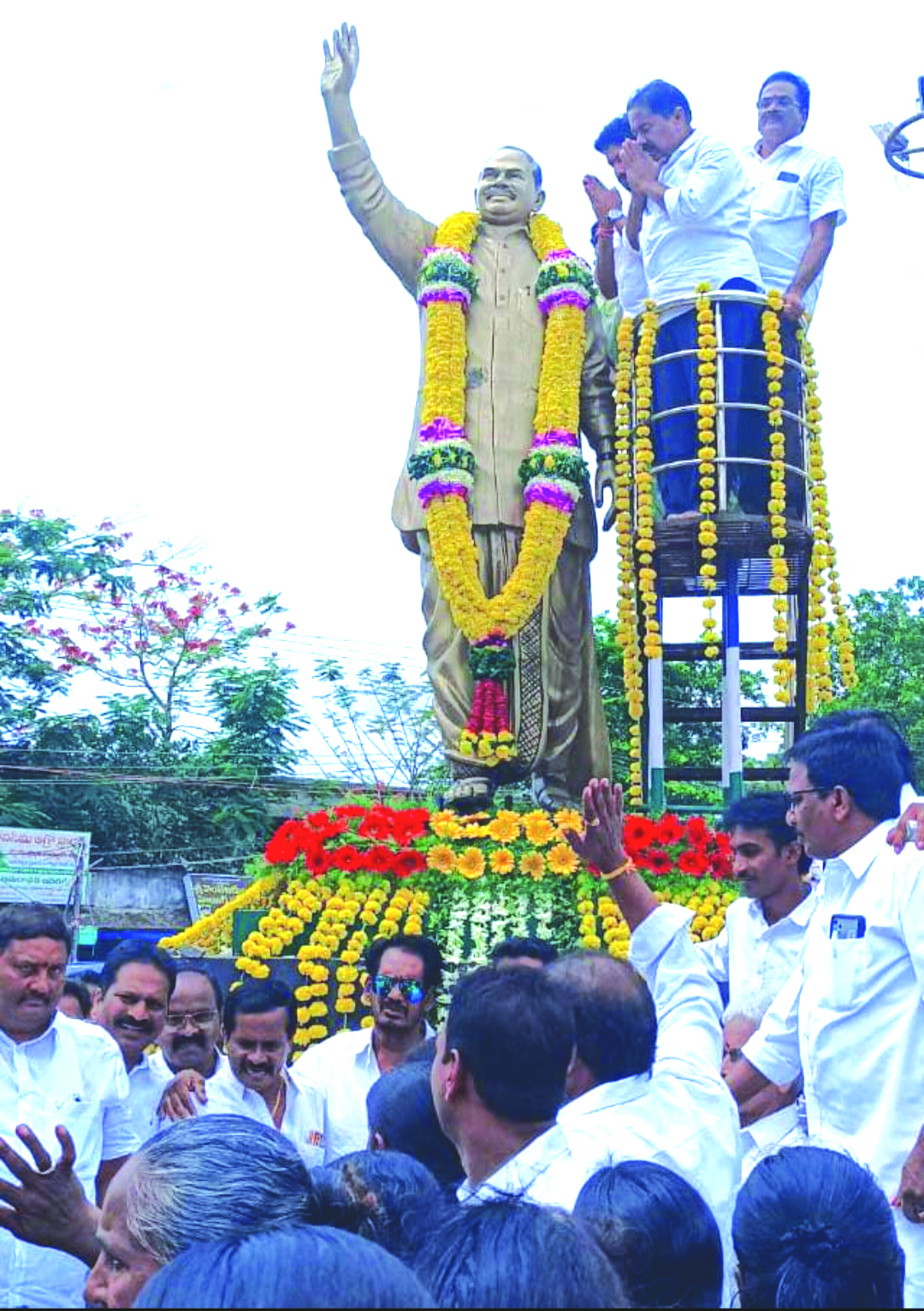     వైఎస్‌ఆర్‌ ఆశయ సాధనకు కృషి