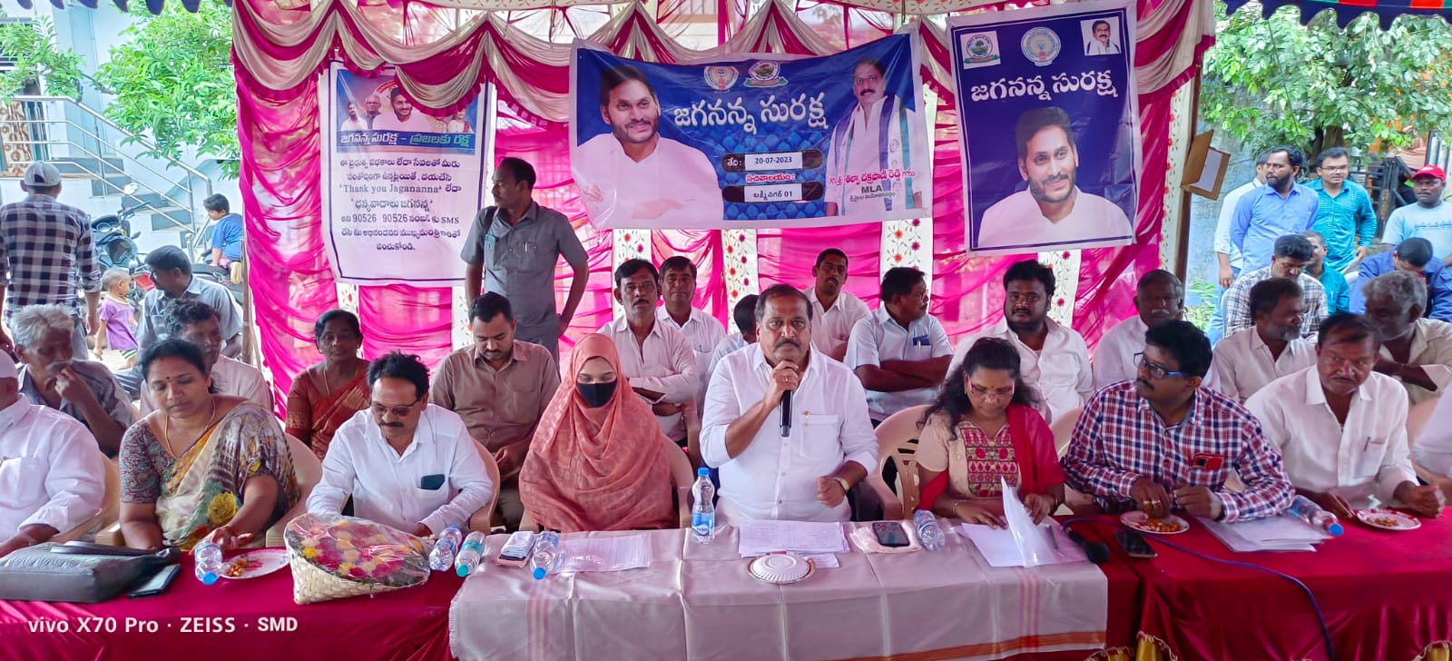 మాట్లాడుతున్న ఎమ్మెల్యే శిల్పా చక్రపాణి రెడ్డి