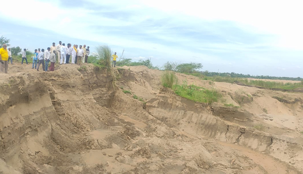 budda-prasad-visit-illegal-mining-in-ghantasala