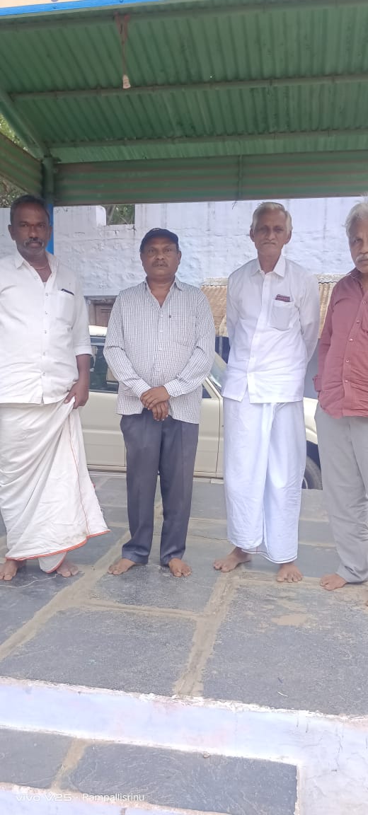 సమావేశంలో మాట్లాడుతున్న నంద్యాల జిల్లా వినియోగదారుల రక్షణ సంఘం ఎగ్జిక్యూటివ్‌ మెంబర్‌ ఏఈ.నాగరాజు గౌడ్‌