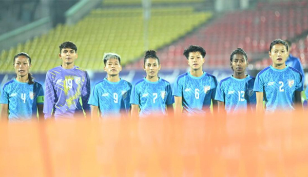 A-womens-football-team-with-34-members